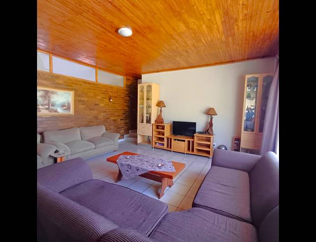 2.10HA SMALLHOLDING FOR SALE IN BUYSCELIA